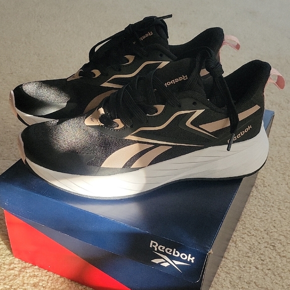 NWT Reebok Verse Black and LT Pink Sneakers - Picture 2 of 6